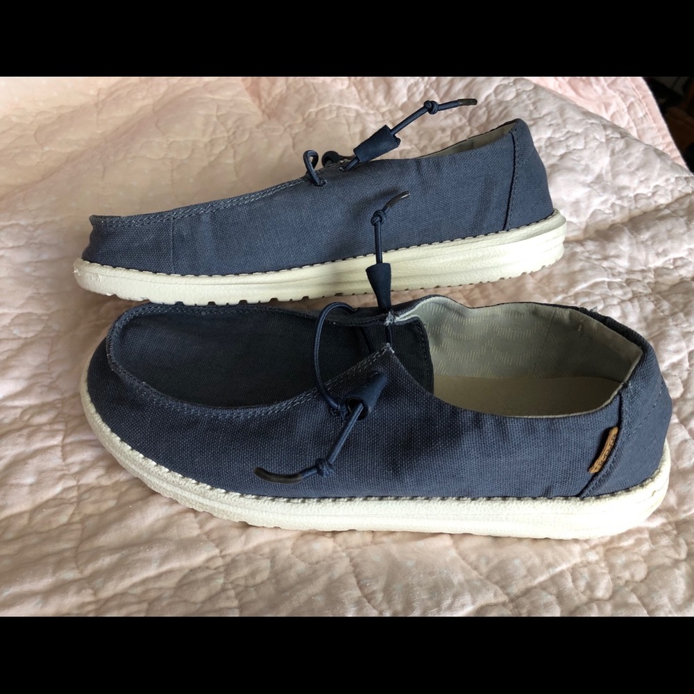 hey dude shoes